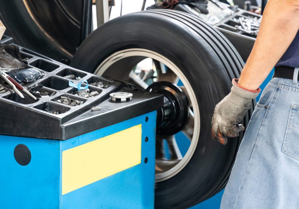 Series of worker balancing tire with wheel balancing machinery